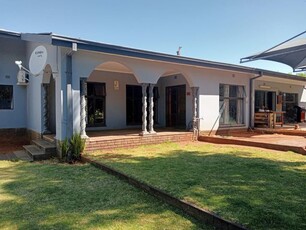 5 Bedroom House For Sale in Kuruman