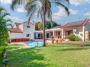 5 Bedroom House For Sale in Lonehill