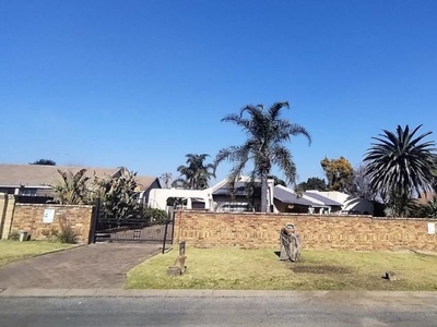 4 Bedroom house for sale in Brackendowns, Alberton