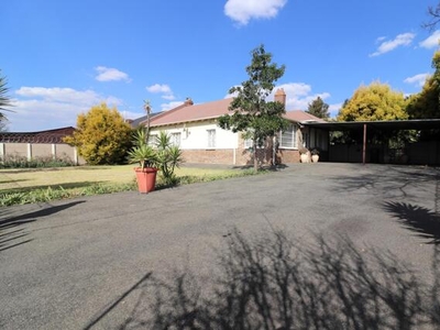House For Sale In East Geduld, Springs