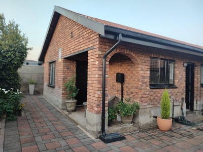 2 Bedroom House For Sale in Pimville Zone 6