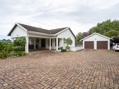 4 Bedroom House For Sale in Kloof