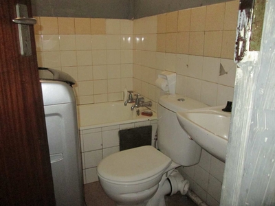 BEAUTIFUL ONE [1] BEDROOM FLAT FOR SALE IN SUNNYSIDE