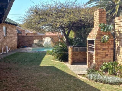 House For Rent In Helikonpark, Randfontein