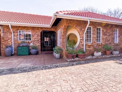 House For Sale In Clubview, Centurion