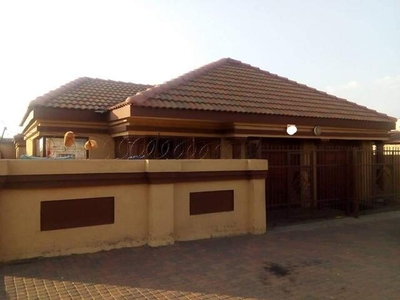 House For Sale In Kwaguqa Ext 5, Witbank