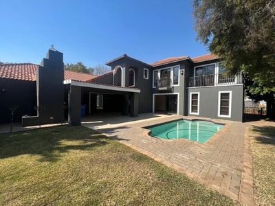 House For Sale In Willow Acres Ext 9, Pretoria