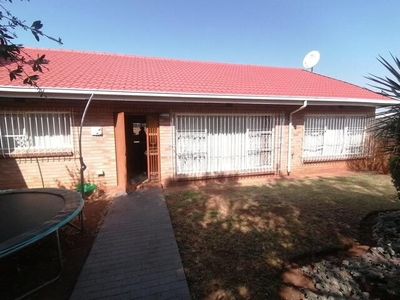 Townhouse For Sale In Strubenvale, Springs
