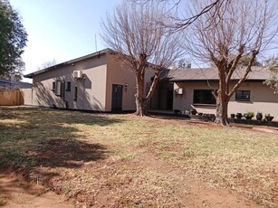 14 Bedroom Guest House For Sale in Kuruman