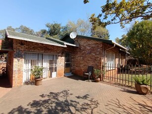 4 Bedroom House For Sale in Geelhoutpark