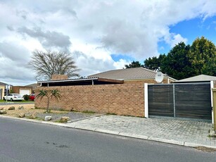 Modern Corner Gem in Eikenbosch - A Stunning Face Brick Beauty!