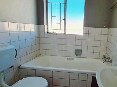 2 bedroom, Roodepoort Gauteng N/A