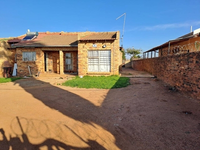 4 Bedroom House For Sale in Ennerdale Ext 3
