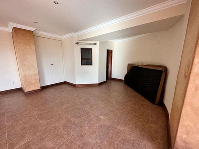 6 bedroom, Hartbeespoort North West N/A