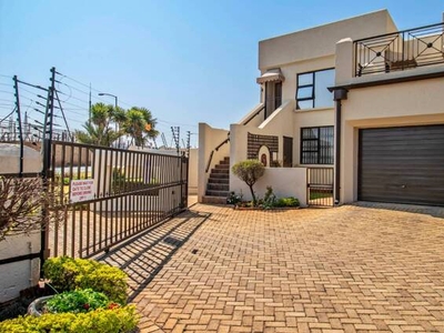 Apartment For Sale In Kloofendal, Roodepoort