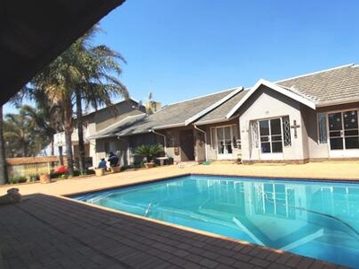 House For Sale In Creswell Park, Roodepoort