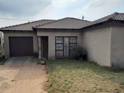 House For Sale In Kwaguqa Ext 10, Witbank
