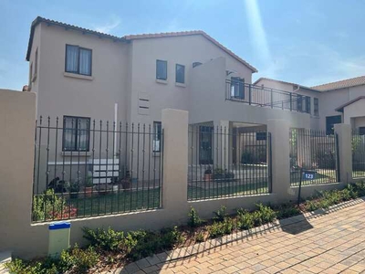 House For Sale In Waterkloof Ridge, Pretoria