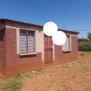 House For Sale In Zonkezizwe, Katlehong
