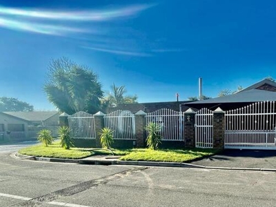House For Sale In Zoo Park, Kraaifontein