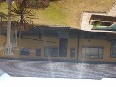 Required 2 males to share the 3 bedroom house. - Krugersdorp