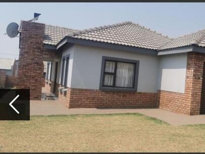 Townhouse For Rent In Clayville, Midrand