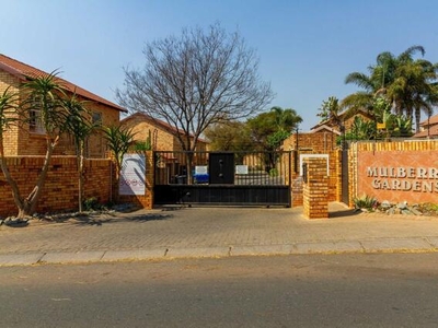 Townhouse For Rent In Roodepoort, Johannesburg