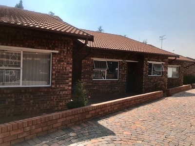 Townhouse For Rent In Woodmead, Sandton
