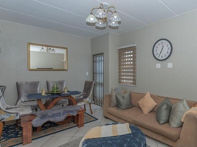 Townhouse For Sale In Albertsdal, Alberton