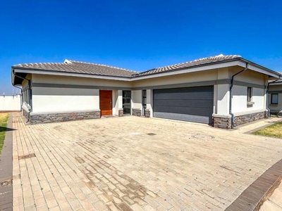 Townhouse For Sale In Eastlands Mature Lifestyle Estate, Benoni