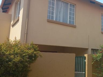 Townhouse For Sale In Krugersdorp North, Krugersdorp