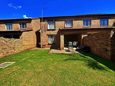Townhouse For Sale In Monavoni, Centurion