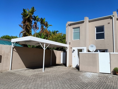 3 Bedroom Townhouse To Let in Claremont