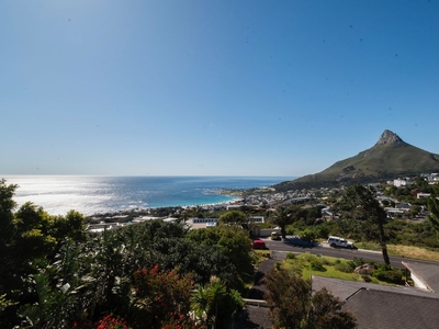4 Bedroom Freehold To Let in Camps Bay