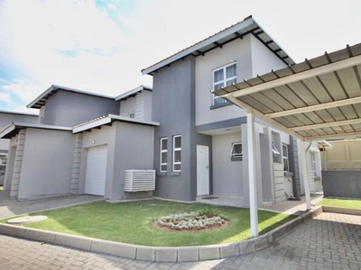 Townhouse For Sale In Eagle Canyon Golf Estate, Roodepoort