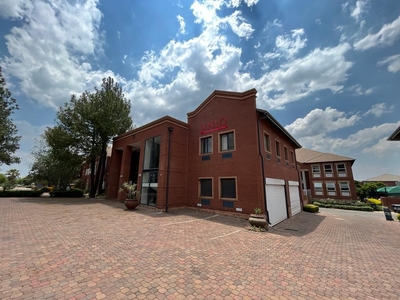110m² Office To Let in Fourways