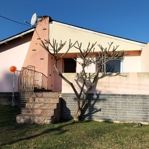 3 Bedroom House For Sale in Fort England