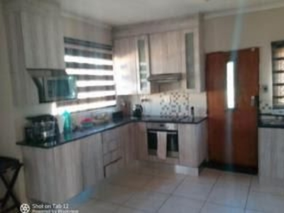 3 Bedroom House For Sale in Vosloorus