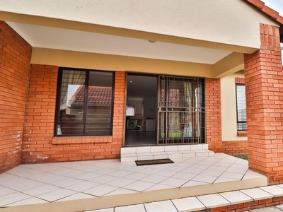 3 Bedroom Simplex Sold in Rietvlei Heights Country Estate