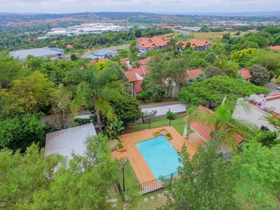 3 Bedroom Townhouse For Sale in Constantia Kloof