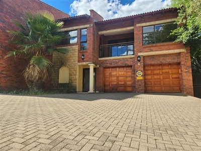 3 Bedroom Townhouse on auction in Arboretum