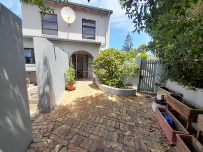 3 Bedroom Townhouse to rent in Table View