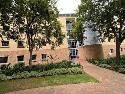 372m² Office To Let in Building 27, Woodmead