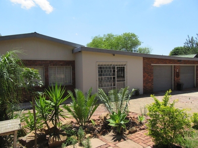 4 Bedroom House for sale in Modimolle