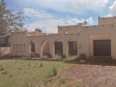 4 Bedroom House for sale in Stilfontein