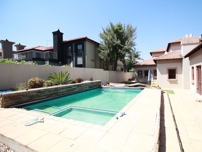 4 Bedroom House To Let in Blue Valley Golf Estate