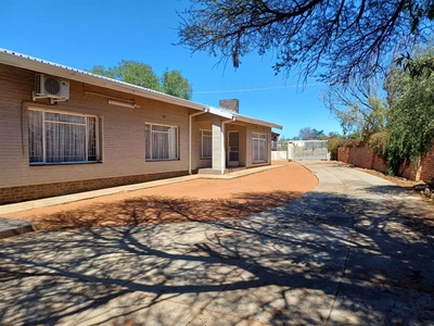 5 Bed House in Barkly West