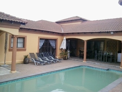 Holiday accommodation self catering home in cape town sleep 10 people - Cape Town