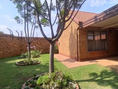 1 Bedroom townhouse - sectional for sale in Montana Tuine, Pretoria