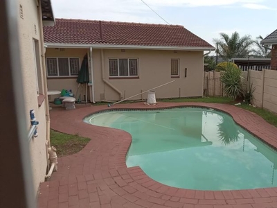 1 Bedroom bachelor flat to rent in Breaunanda, Krugersdorp